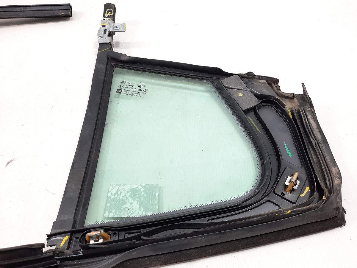 Cruze Ущільнювач скла дверей задньої лівої (кватирка) Chevrolet Cruze 2016-2018 84406632 Chevrolet Cruze 2