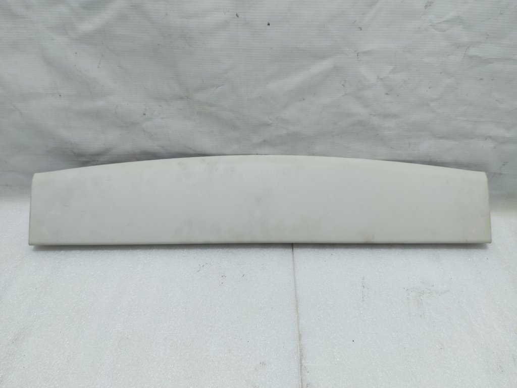 Focus. Накладка крышки багажника верхняя Ford Focus hbk 2012-2018 DV6Z5846404AA