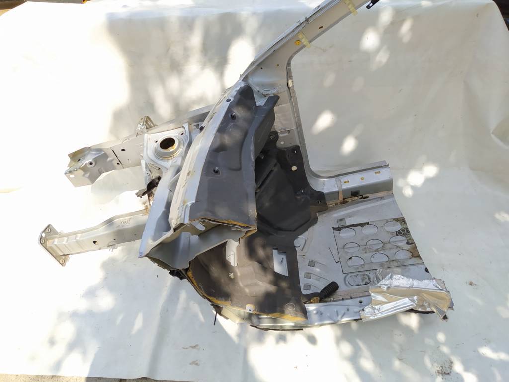 Dart Чверть передня права зі склянкою Dodge Dart 2013-2019 68105062AB Dodge Dart 24