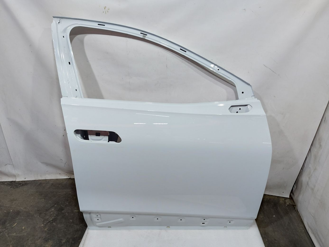 Двери. Дверь передняя правая (белая) Volkswagen 12D831056 Volkswagen ID.6 Двери. Дверь передняя правая (белая) Volkswagen 12D831056 Volkswagen ID.6