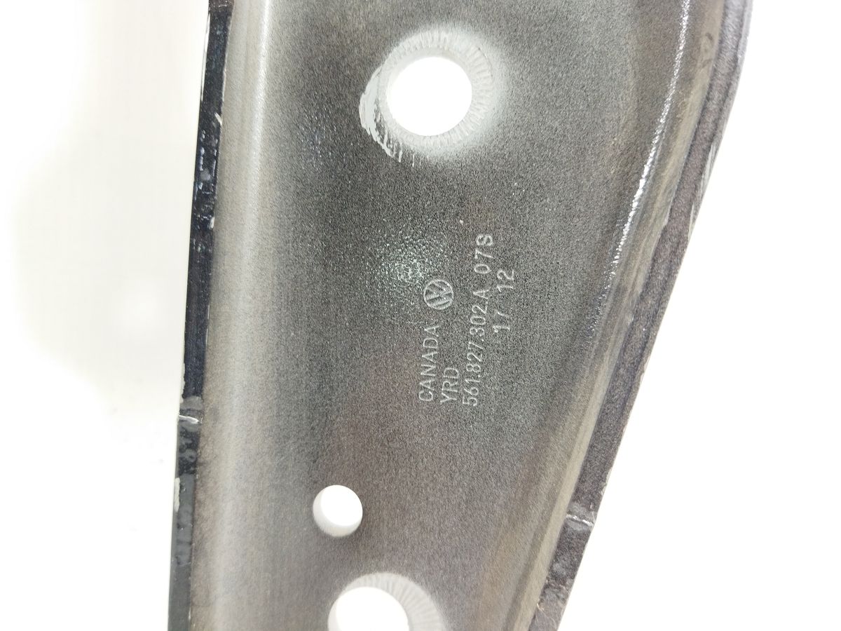 Passat Петля кришки багажника права Volkswagen Passat 2012-2015 561827302C Volkswagen Passat 2