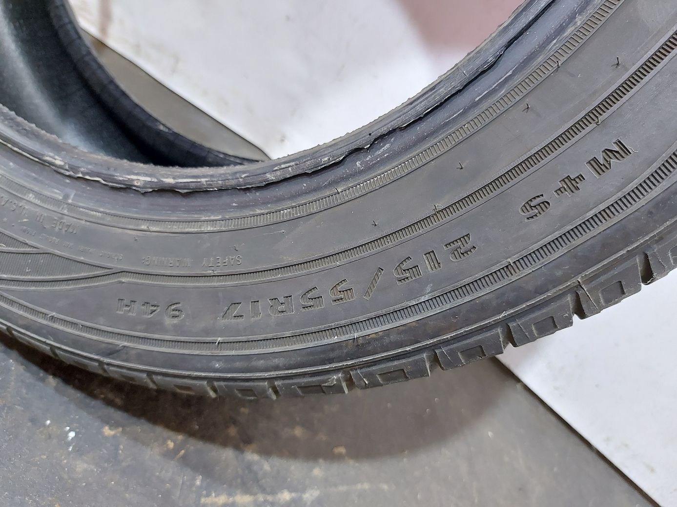  Резина GoodYear 215/55R17 2