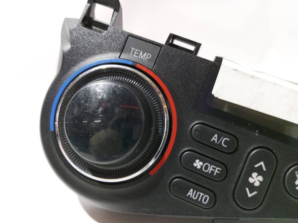 Prius c Кнопки управління клімат-контролем Toyota Prius C 2012-2014 5590052740 Toyota Prius C 6