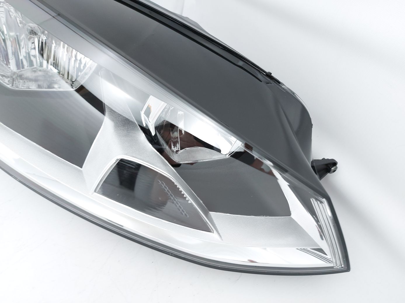 Фары головного света Фара передняя правая (галоген, желтая) Volkswagen Golf VII 2015-2017 5GM941006C Volkswagen Golf VII 3