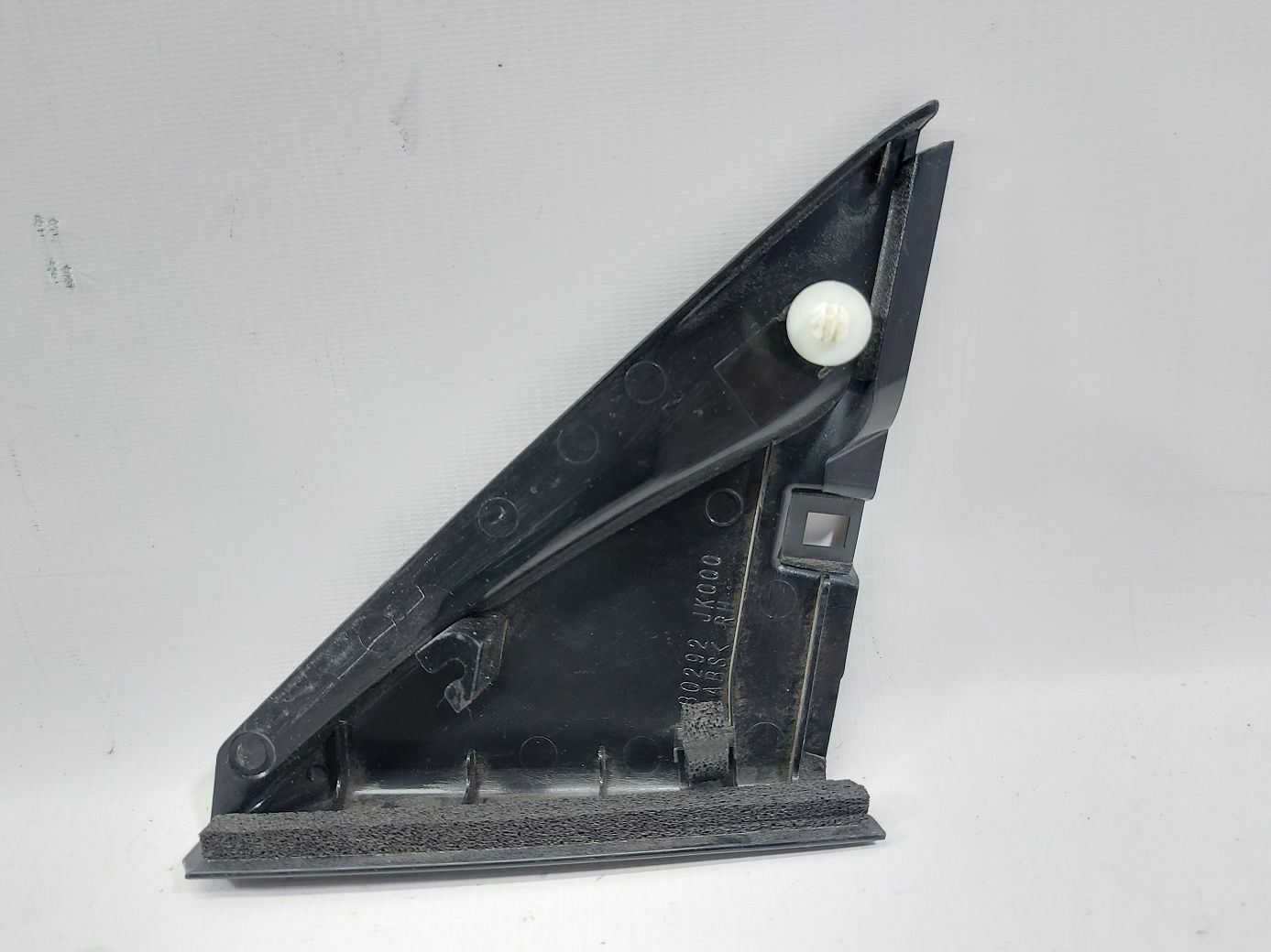 G25 Уголок двери передней правой внутренний Infiniti G25 2011-2012 80292JK000 Infiniti G25 2
