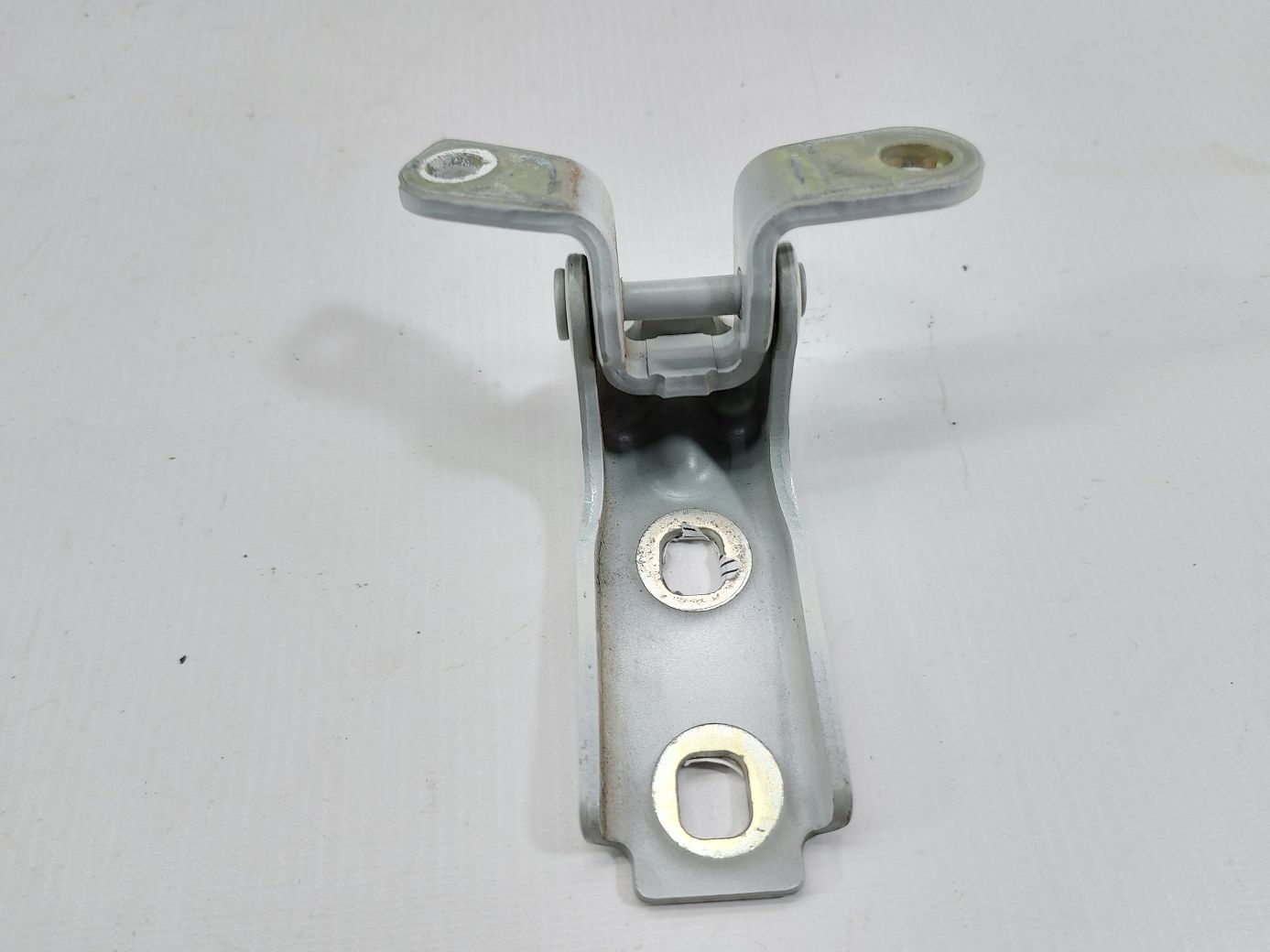 Regal Петля двери передней правой нижняя Buick Regal 2013-2018 13501716 Buick Regal 4