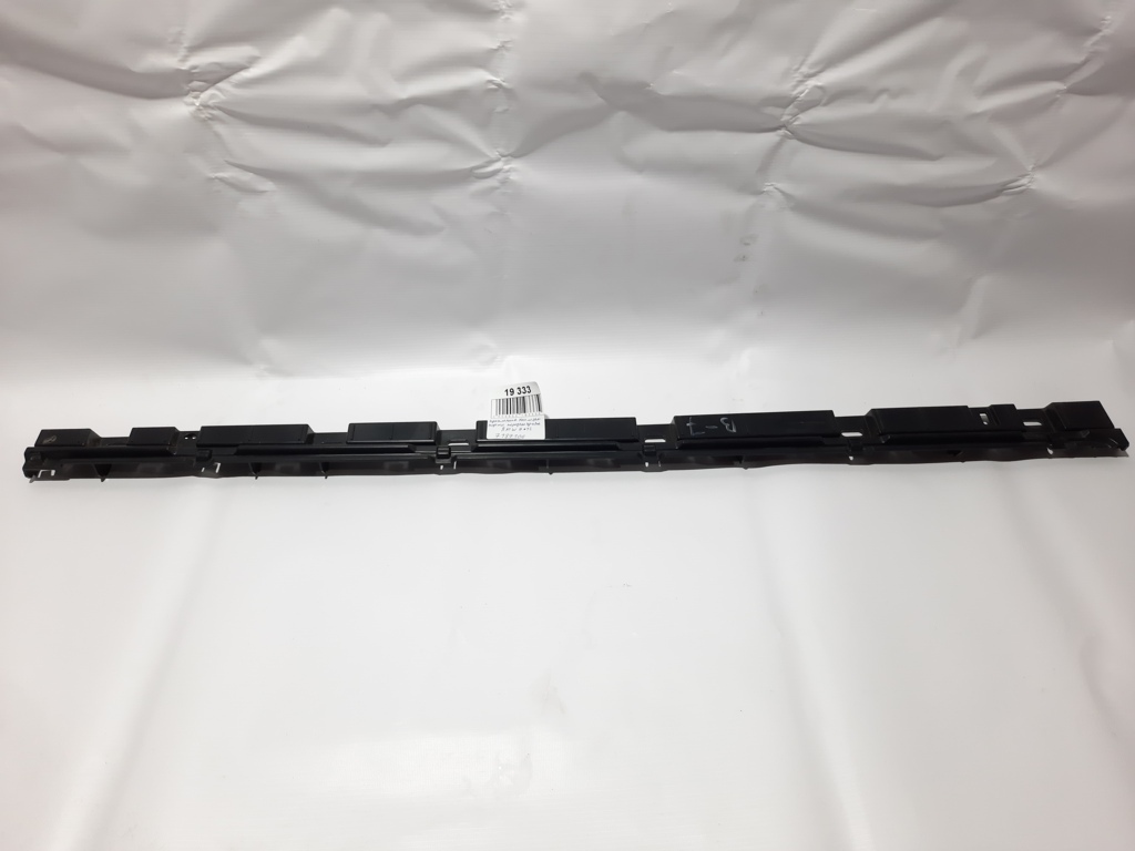 7 series. Крепление накладки порога переднее правое BMW 7 2012 7187106 BMW 7