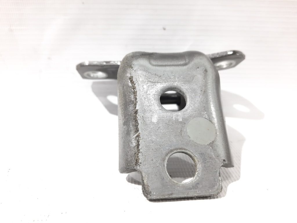 3 Петля двері задньої нижня права Mazda 3 2013-2019 KD5372240A Mazda 3 12