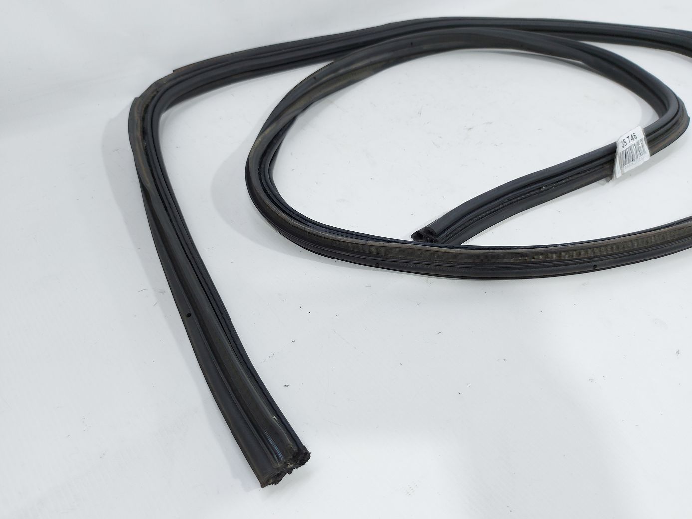 Trax Уплотнительная резинка багажного проёма Chevrolet Trax 2017 42751845 Chevrolet Trax 3