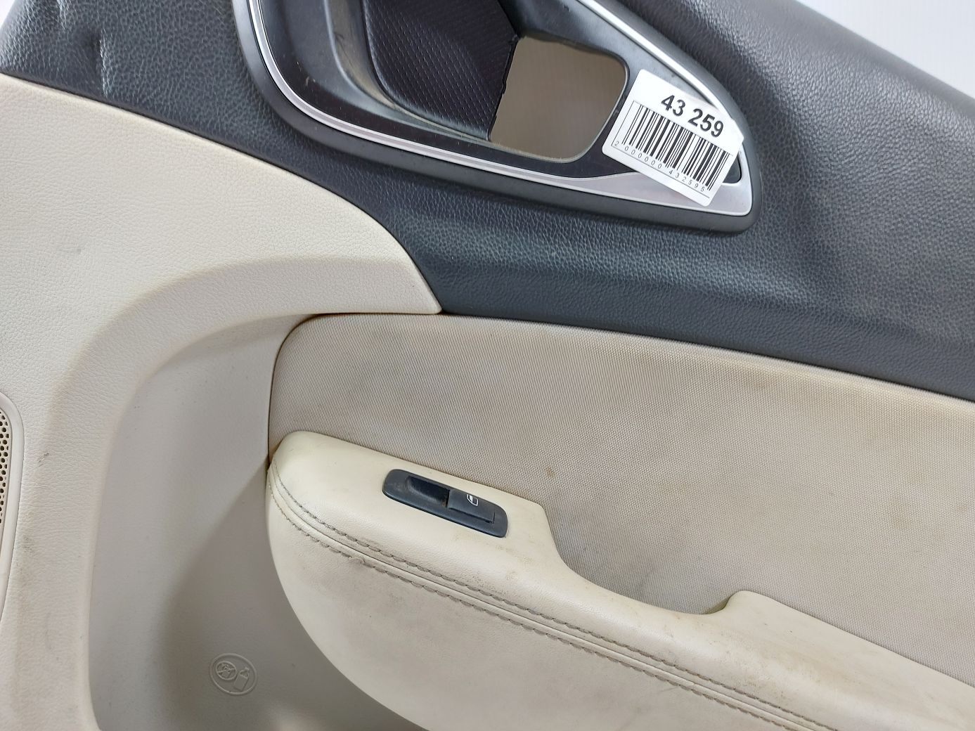 200 Карта двери задней правой (черн-беж, кожа) Chrysler 200 2015-2017 5VE00DX9AA Chrysler 200 3