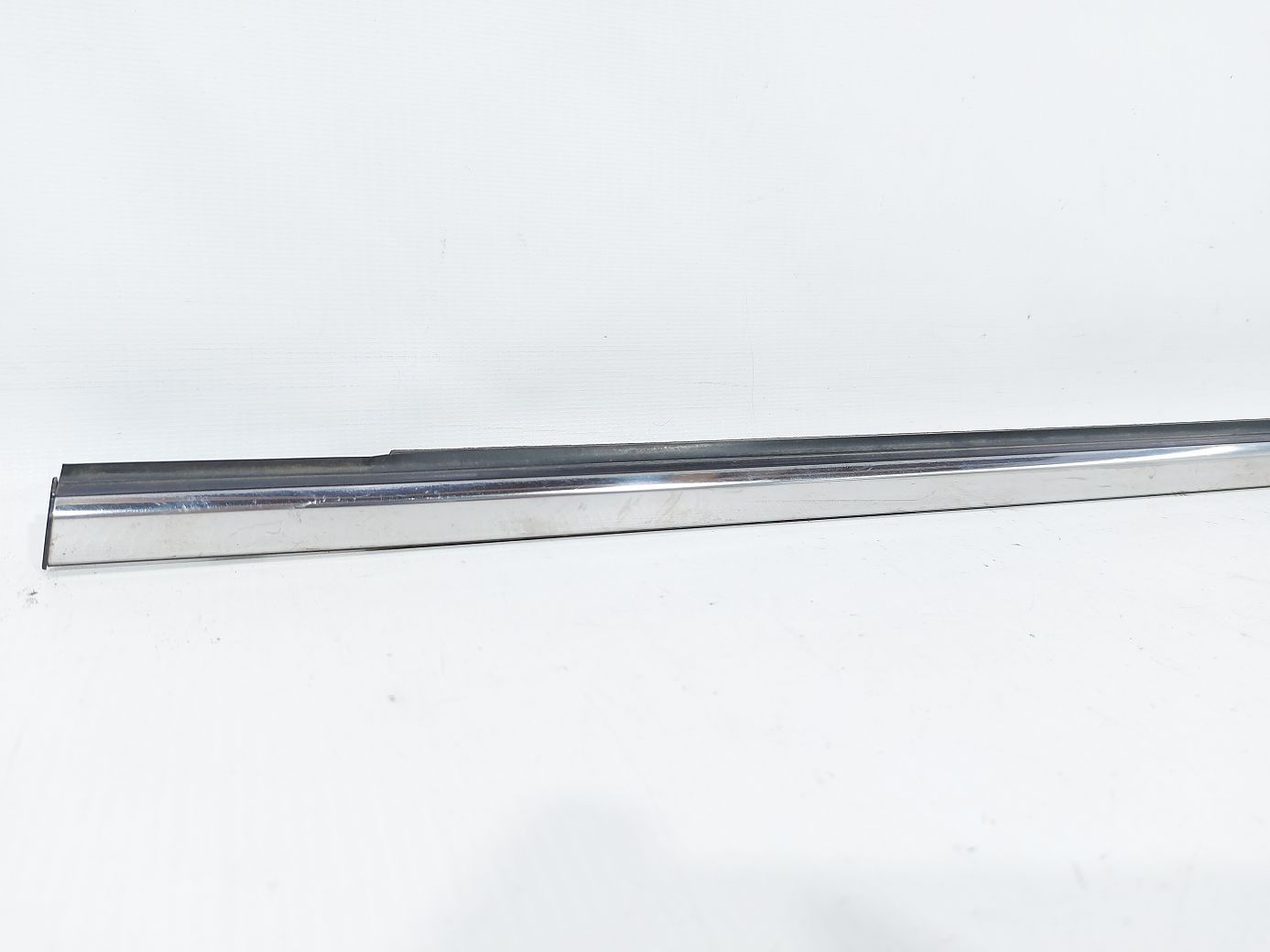 Altima Ущільнювальна гумка скла передньої лівої (хром) Nissan Altima 2013-2018 808213TA0A Nissan Altima 3