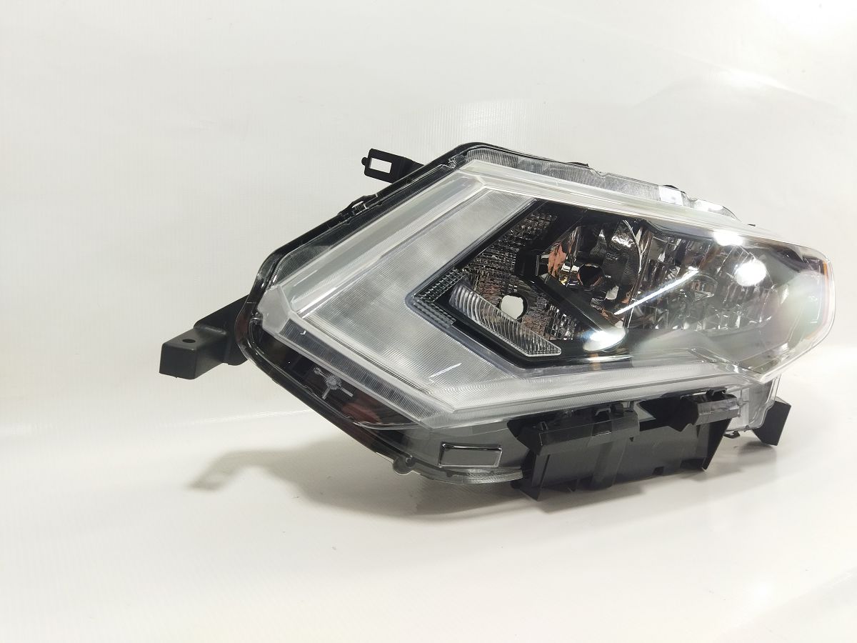 Товари з дефектами Ліва передня фара (запотівання) Nissan X-TRAIL 2017-2020 260606FL0A Nissan X-TRAIL 2 Товари з дефектами Ліва передня фара (запотівання) Nissan X-TRAIL 2017-2020 260606FL0A Nissan X-TRAIL 2