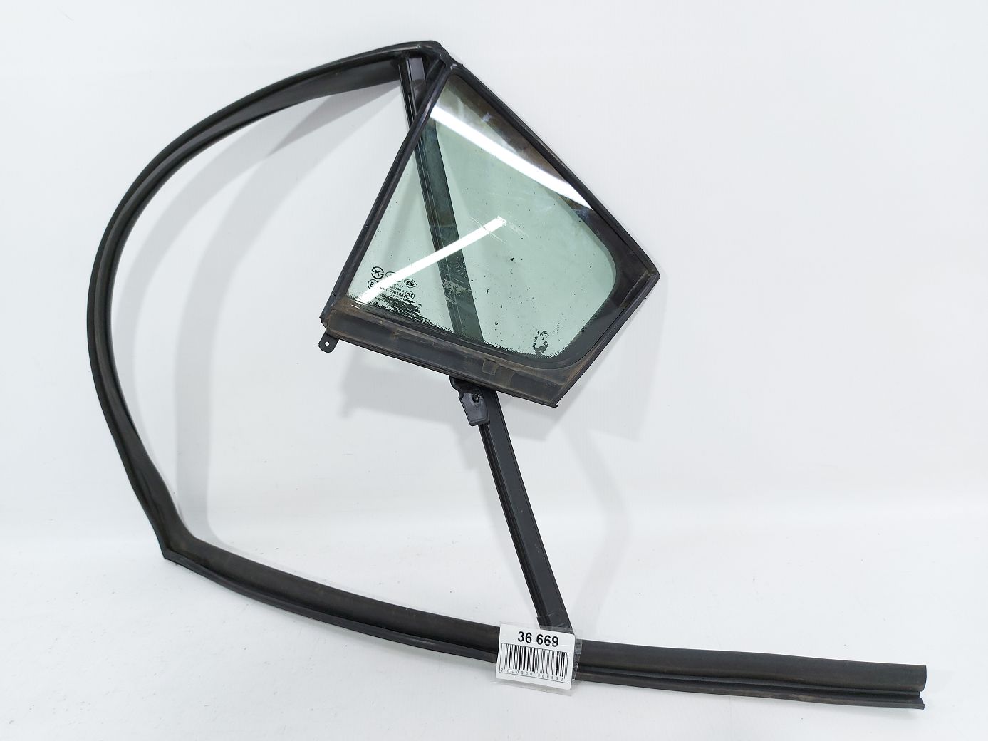 Forte. Направляющая резинка стекла двери задней левой с форточкой Kia Forte 2014-2016 83531A7000 Kia Forte