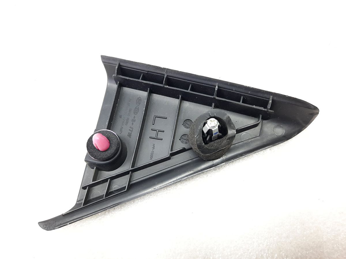Sonata. Кутник дверей задньої лівої внутрішній Hyundai Sonata 2011-2015 839103S000 Hyundai Sonata