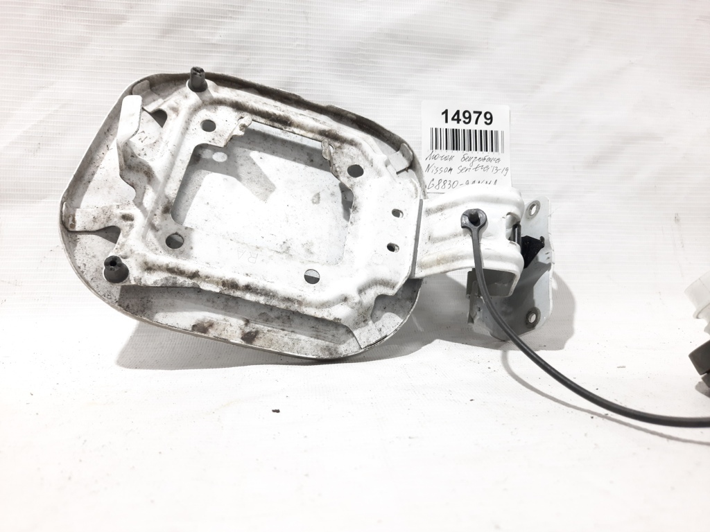 Sentra Лючок бензобака Nissan Sentra 2013-2019 G88309ANMA Nissan Sentra 2
