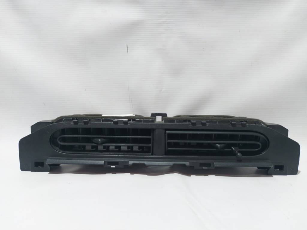 Prius c. Воздуховод центральный Toyota Prius C 2012 5567052120C0 Toyota Prius C