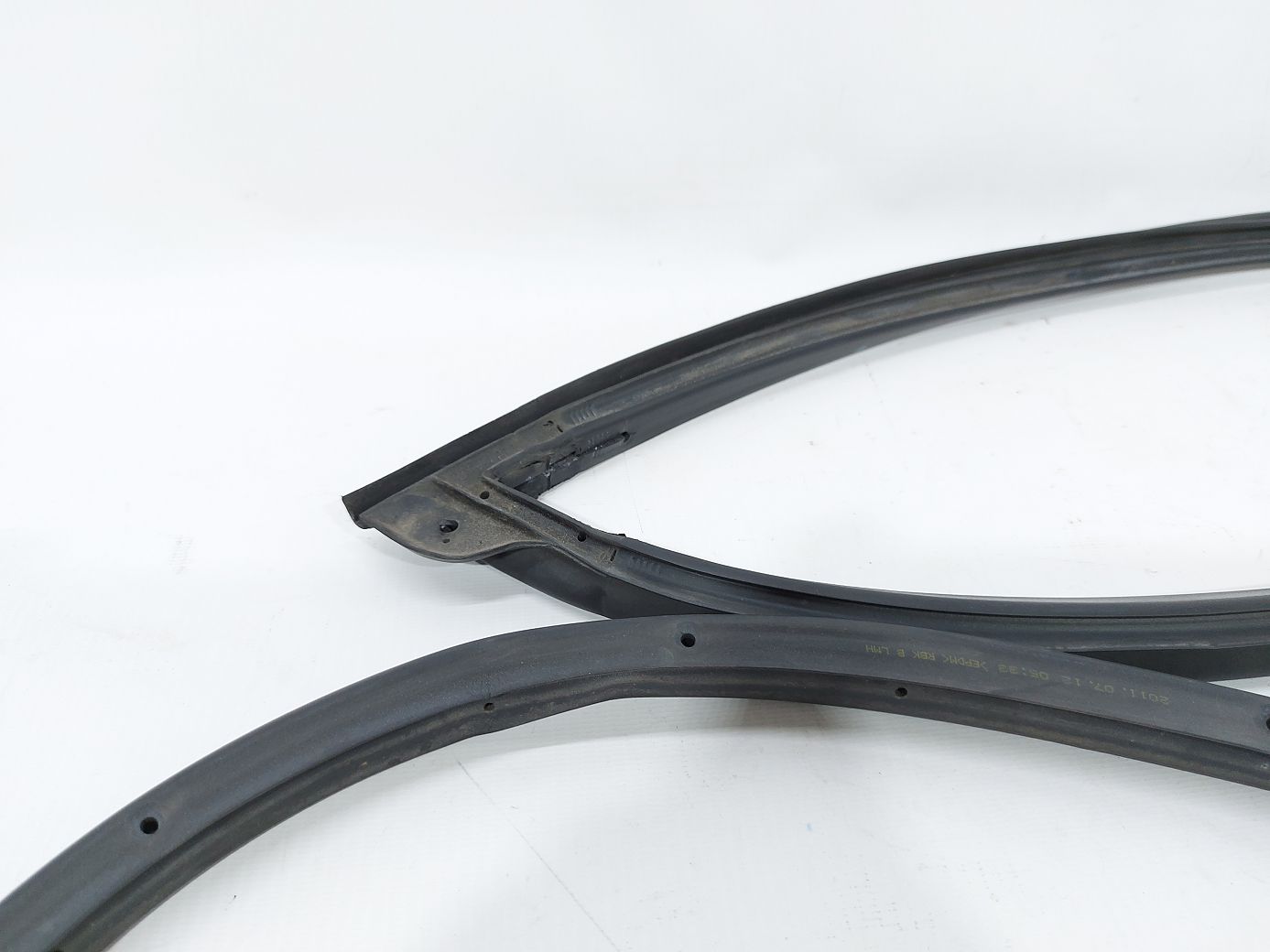 Accent Уплотнительная резинка двери передней правой Hyundai Accent 2012-2017 821401R000 Hyundai Accent 2