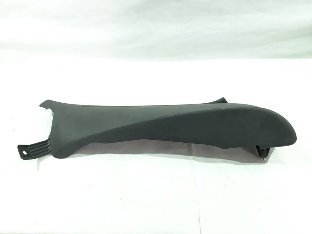 Passat Обшивка стійки задньої правої нижня Volkswagen Passat 2012-2019 561867766 Volkswagen Passat 2