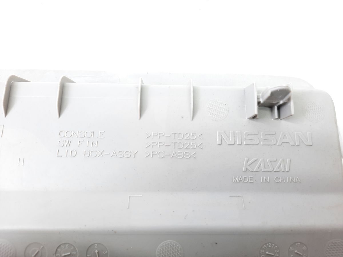 Sentra Плафон передній стельовий Nissan Sentra 2016-2019 264303TA9A Nissan Sentra 4
