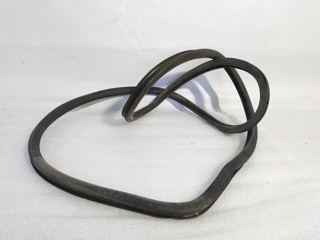 Dart Резинка уплотнительная проёма двери задней правой/левой Dodge Dart 2013 68085078AD Dodge Dart 2