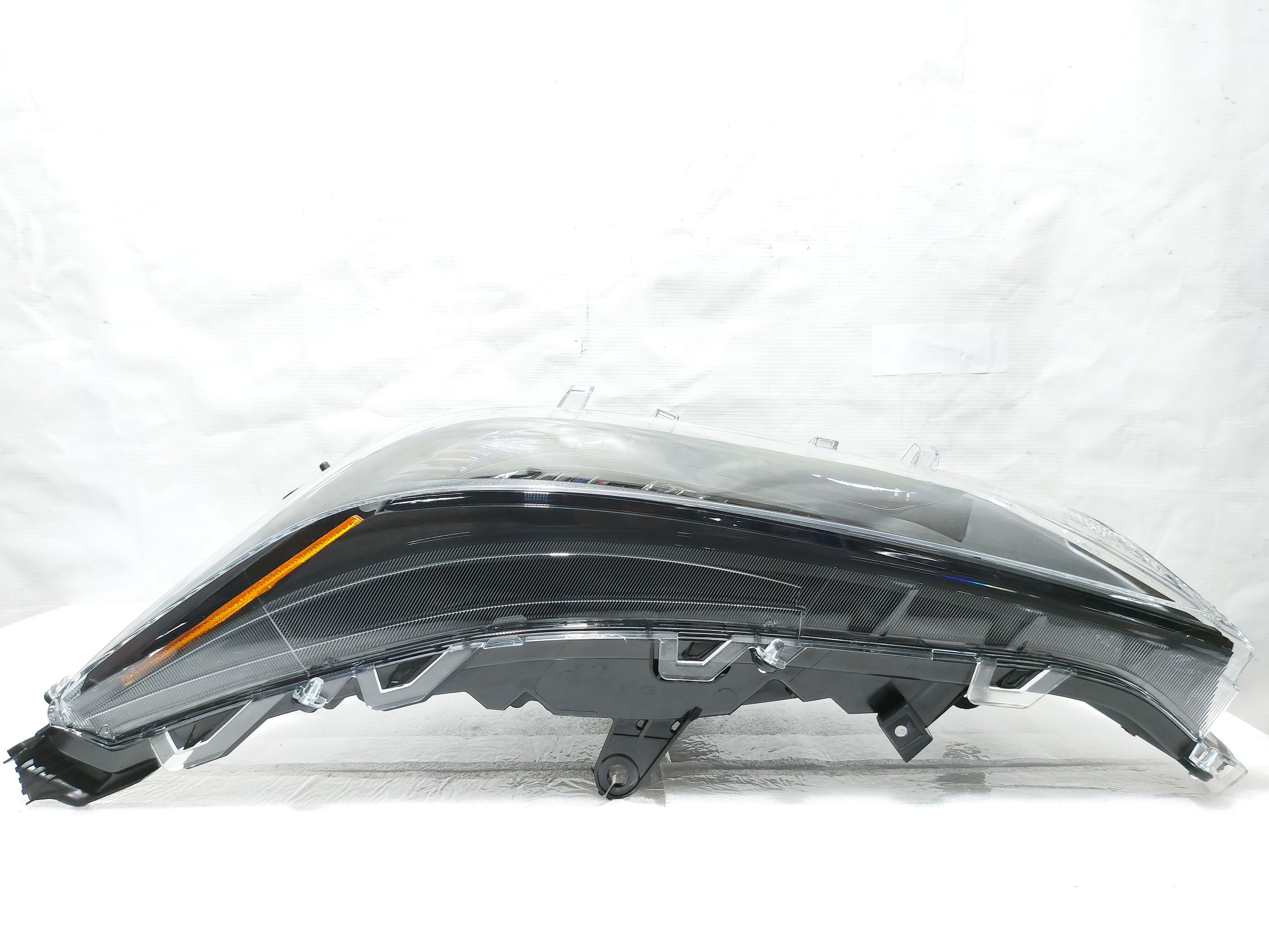 Товары с дефектами Фара передняя левая темная (дефект) Toyota RAV-4 2019 811500R151 Toyota RAV-4 10