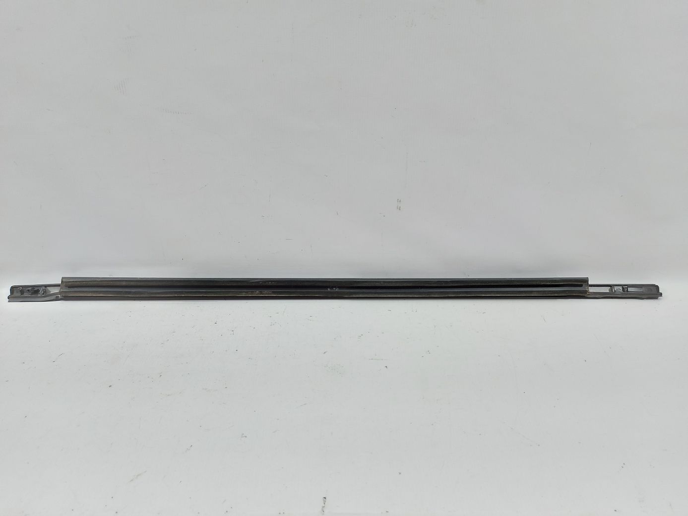 Grand caravan Ущільнювальна гумка скла двері передньої правої зовнішня Dodge Grand Caravan 2008-2020 5109806AE Dodge Grand Caravan 5