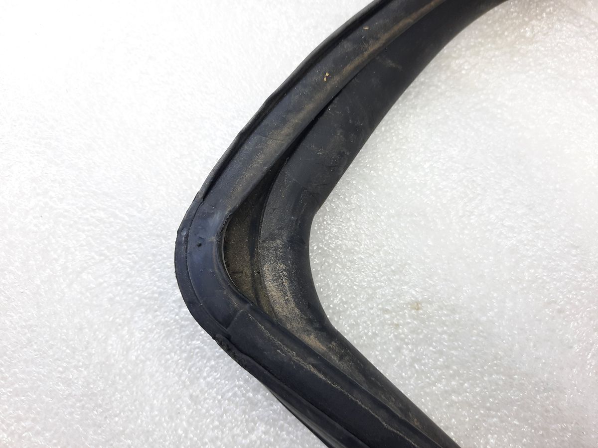 Journey Направляющая резинка стекла двери задней правой Dodge Journey 2009-2020 5076872AD Dodge Journey 2