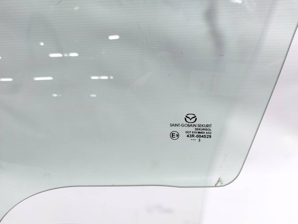 3 Скло дверей передньої лівої Mazda 3 2014-2018 BJS759510 Mazda 3 2