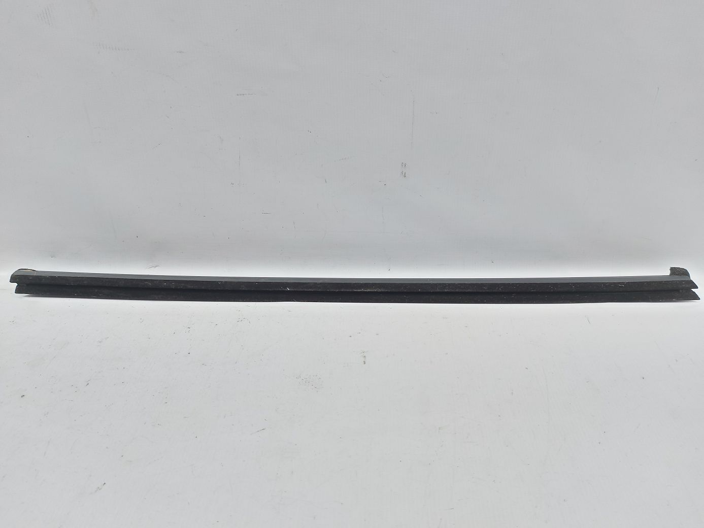 Altima Уплотнительная резинка стекла двери передней правой внутренняя Nissan Altima 2013-2018 808343TA0A Nissan Altima 2