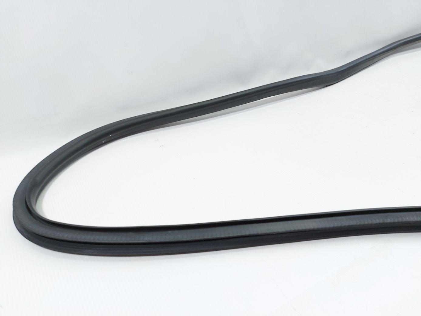 Regal Уплотнительная резинка проёма двери задней левой/правой Buick Regal 2011-2017 13228132 Buick Regal 3