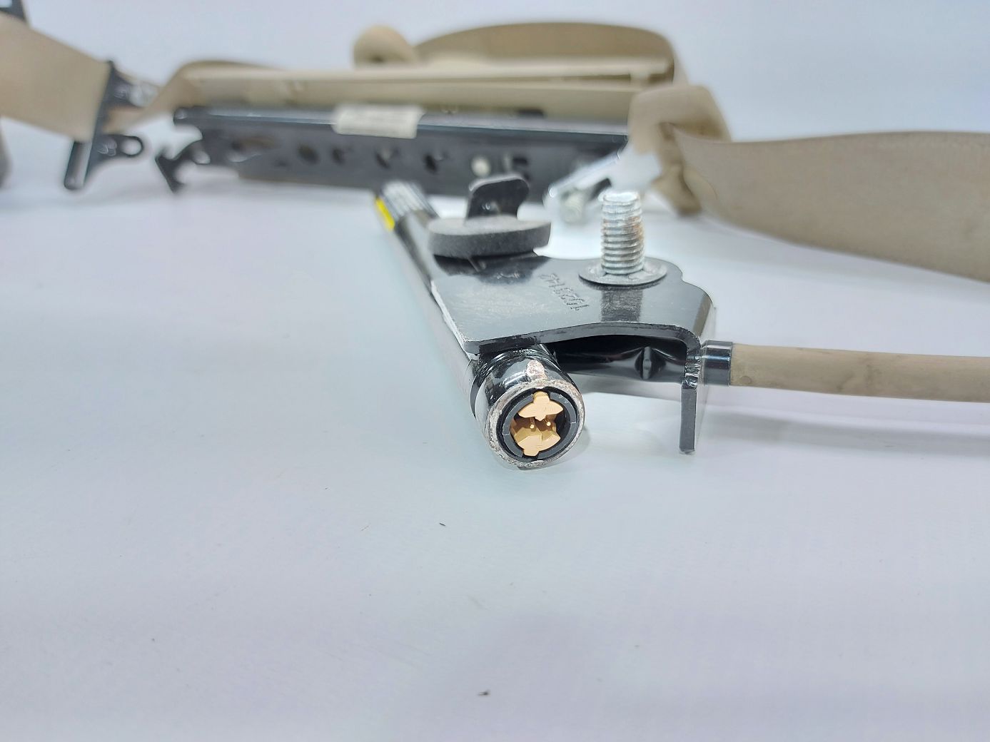 Fusion hybrid Ремень безопасности передний правый Ford Fusion Hybrid 2013-2016 DG9Z54611B08AK Ford Fusion Hybrid 2