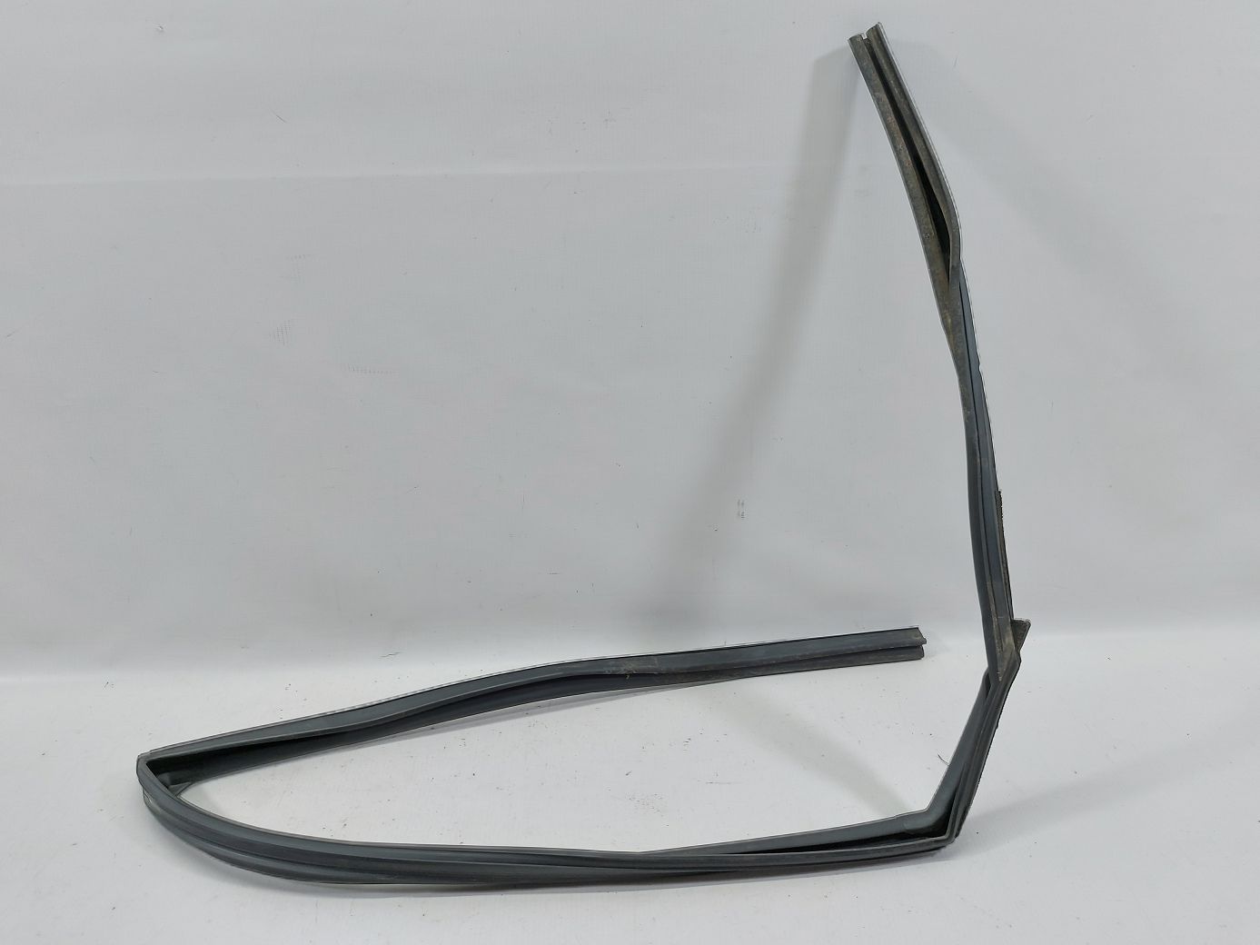 Sentra Направляющая резинка стекла двери задней правой Nissan Sentra 2013-2019 823303SG0A Nissan Sentra 4