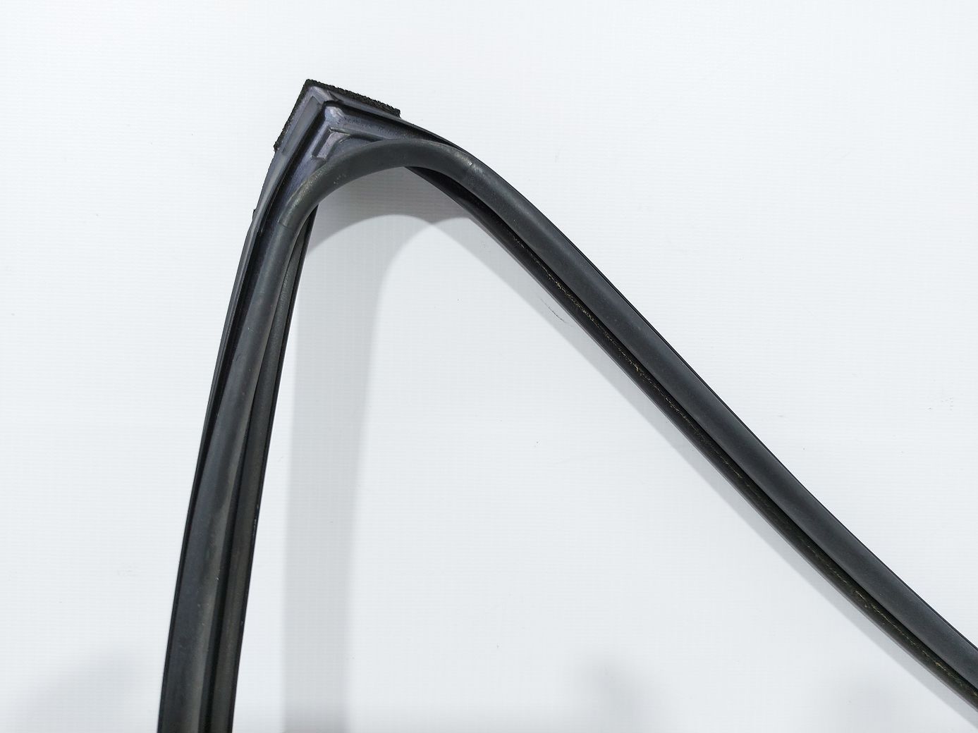 Elantra Напрямна гумка скла дверей задньої правої Hyundai Elantra 2011-2016 835403X000 Hyundai Elantra 2