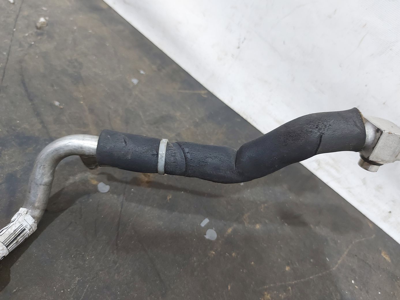 Xf Трубка кондиціонера із заправним штуцером Jaguar XF 2013-2015 C2Z16279 Jaguar XF 3 Xf Трубка кондиціонера із заправним штуцером Jaguar XF 2013-2015 C2Z16279 Jaguar XF 3