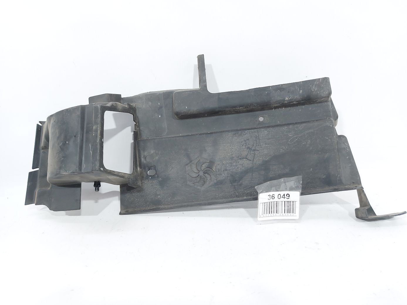 Dart. Пыльник радиатора правый Dodge Dart 2014-2016 68381759AA Dodge Dart