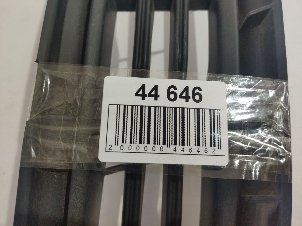 Fiesta Решётка бампера переднего нижняя Ford Fiesta 2014-2019 D2BZ17K945BC Ford Fiesta 7