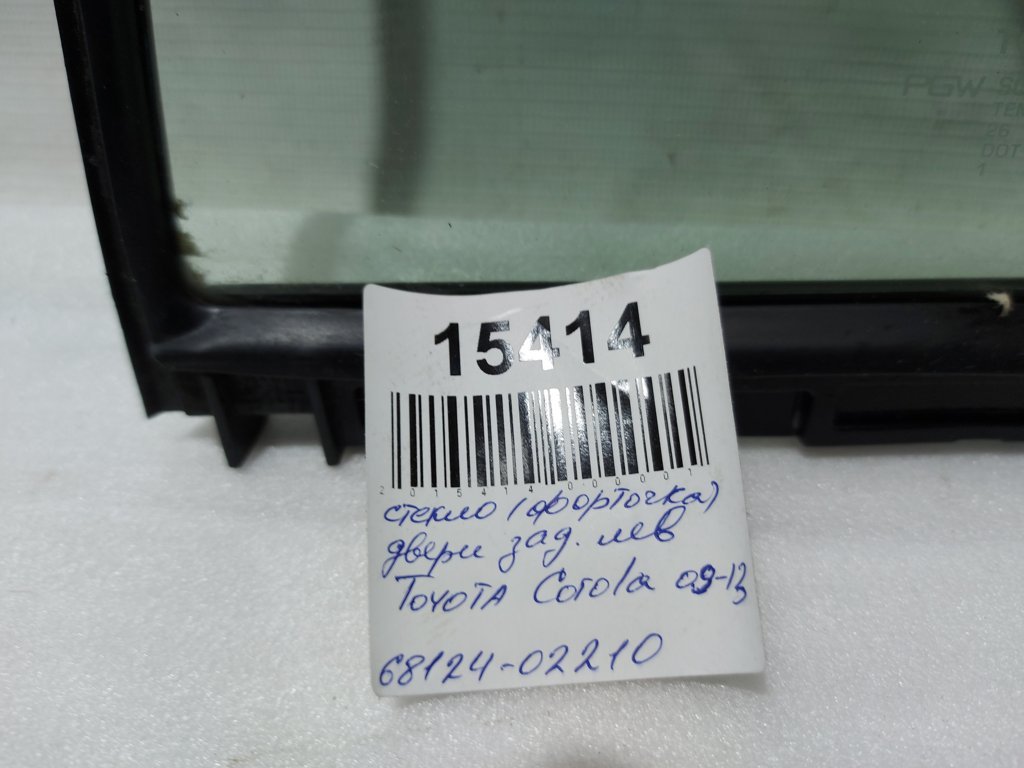 Corolla Скло (кватирка) двері задньої лівої Toyota Corolla 2009-2013 6812402210 Toyota Corolla 4