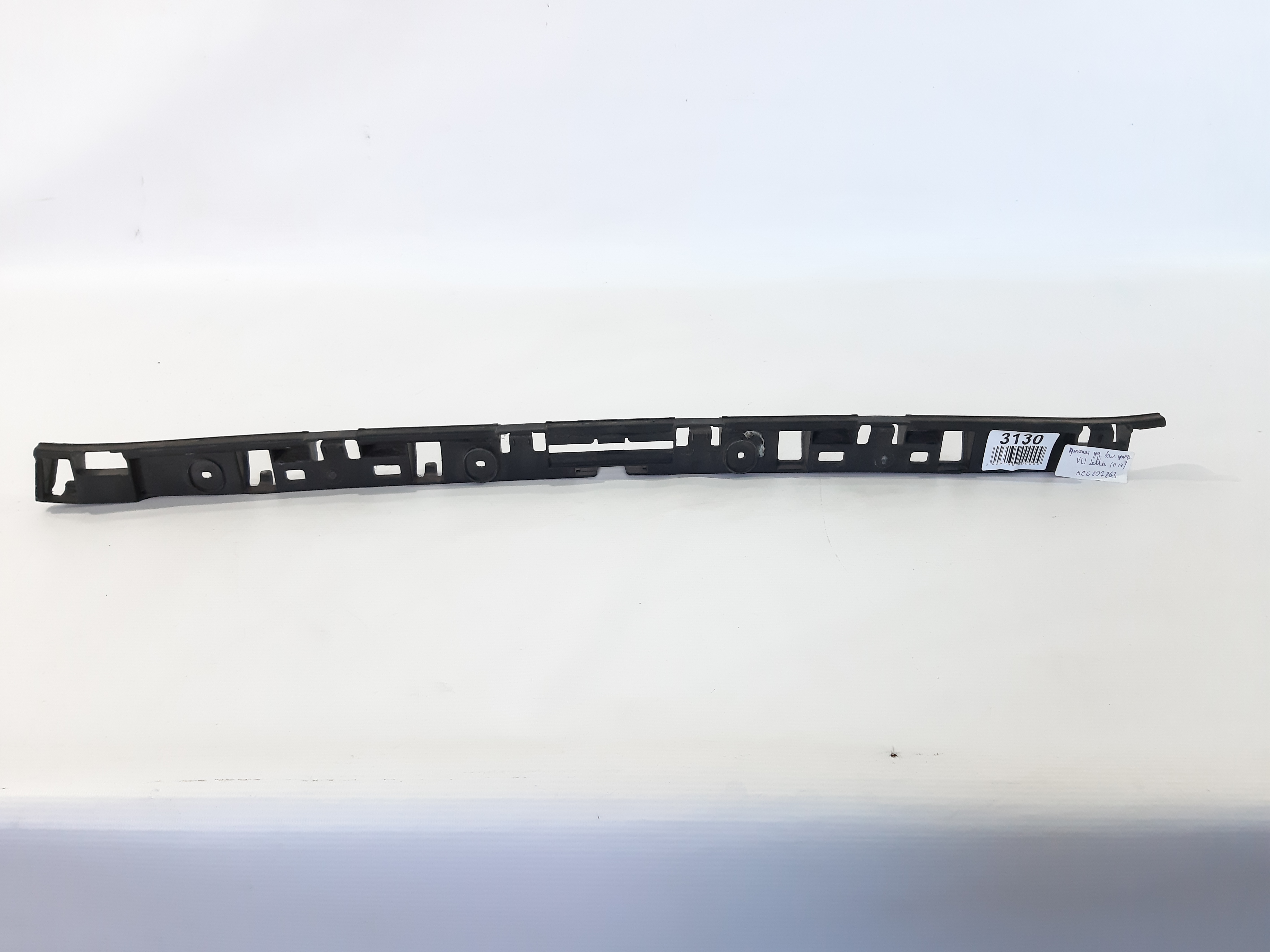 Jetta sedan Кріплення заднього бампера центральне Volkswagen Jetta sedan 2011-2014 5C6807863 Volkswagen Jetta sedan 14