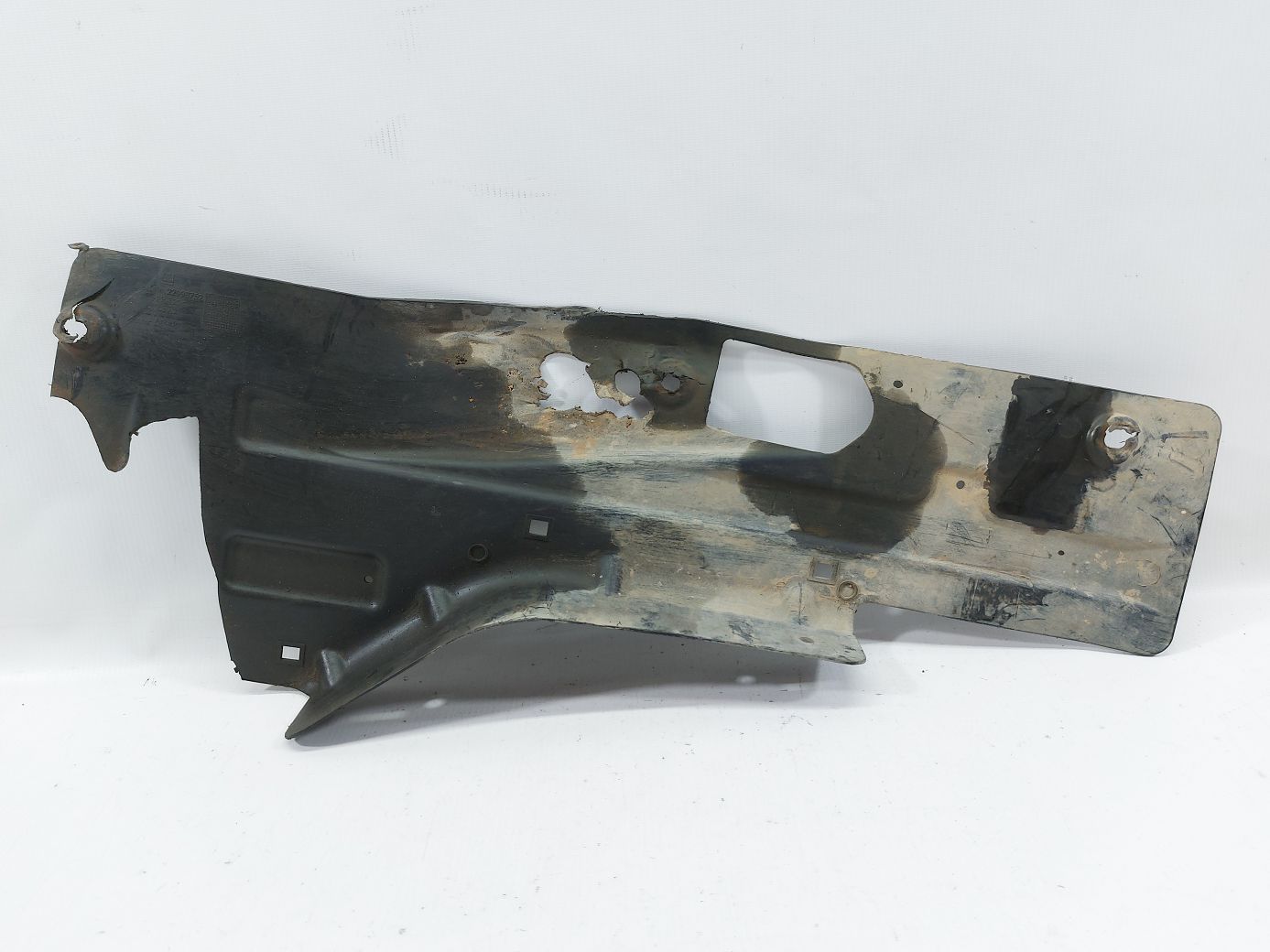 Regal. Защита двигателя задняя левая Buick Regal 2014-2017 22998752 Buick Regal