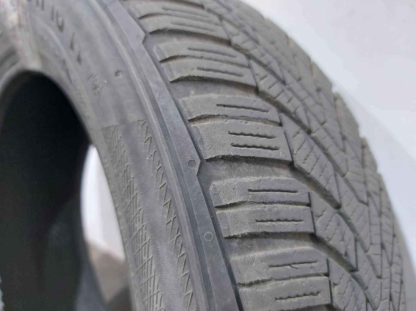 Всесезонные шины Резина Continental Conti Winter Contact 205/55R16 20