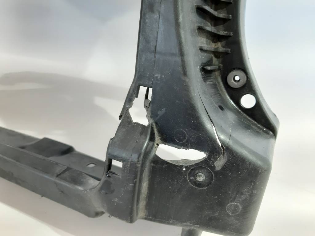 Товары с дефектами Панель передняя (телевизор) дефект Volkswagen Passat 2006-2010 3C0805588J Volkswagen Passat 6