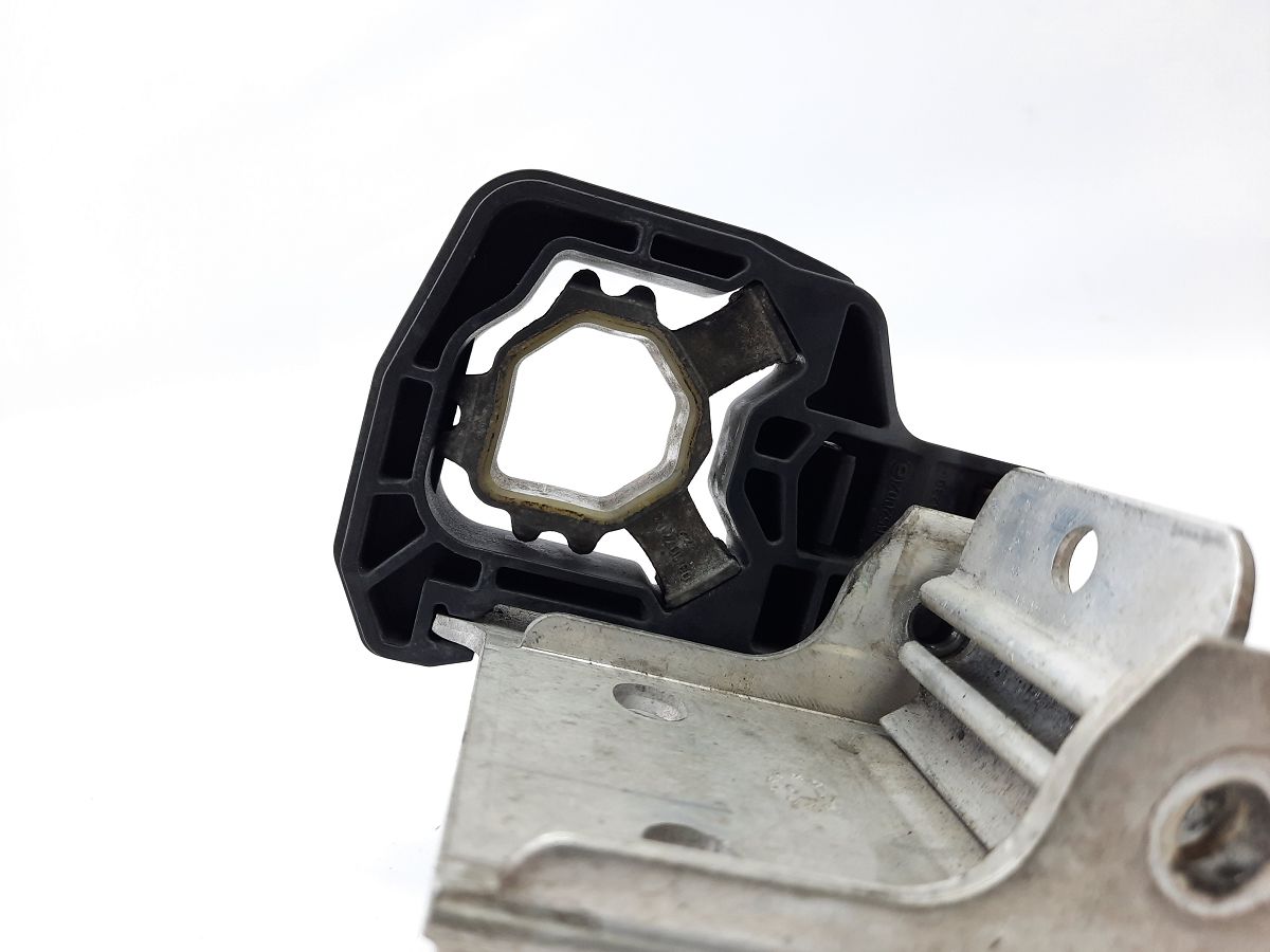 5 series Опора радіатора ліва BMW 5 series 2011-2019 17117575247 BMW 5 series 2