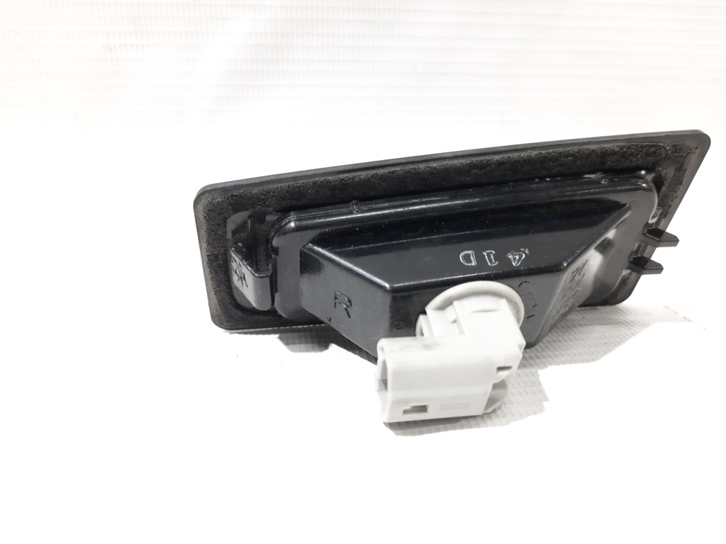 3 Ліхтар підсвічування номера правий Mazda 3 2014-2019 B45A51270B Mazda 3 2 3 Ліхтар підсвічування номера правий Mazda 3 2014-2019 B45A51270B Mazda 3 2