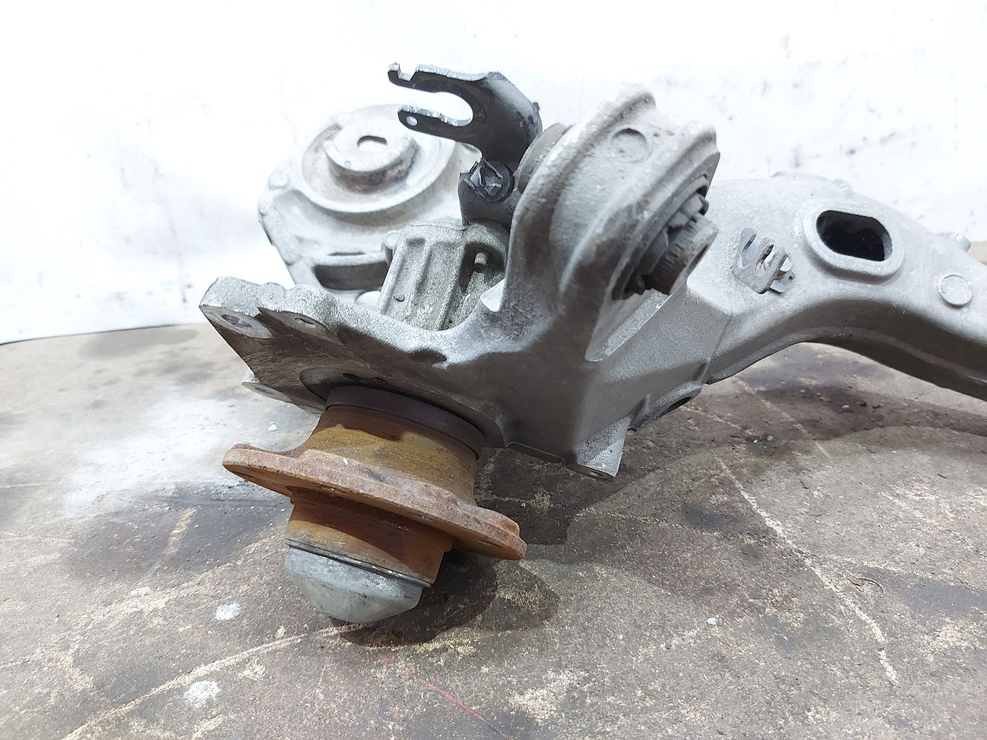 Dart Поворотний кулак задній правий Dodge Dart 2013-2019 68204866AC Dodge Dart 18