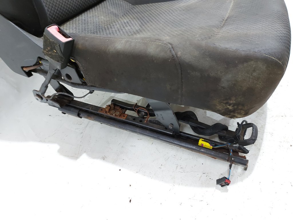 Passat s Сидіння водія Volkswagen Passat S 2011-2018 5C6881105G Volkswagen Passat S 8