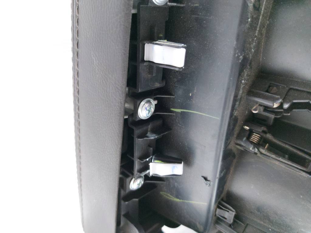 3 Підсклянник центральної консолі Mazda 3 2017-2018 BAEK6443Y39 Mazda 3 6
