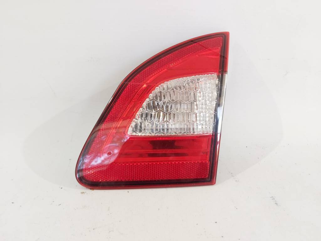 Fiesta sedan Ліхтар кришки багажника правий Ford Fiesta sedan 2011-2013 BE8Z15500A Ford Fiesta sedan 10