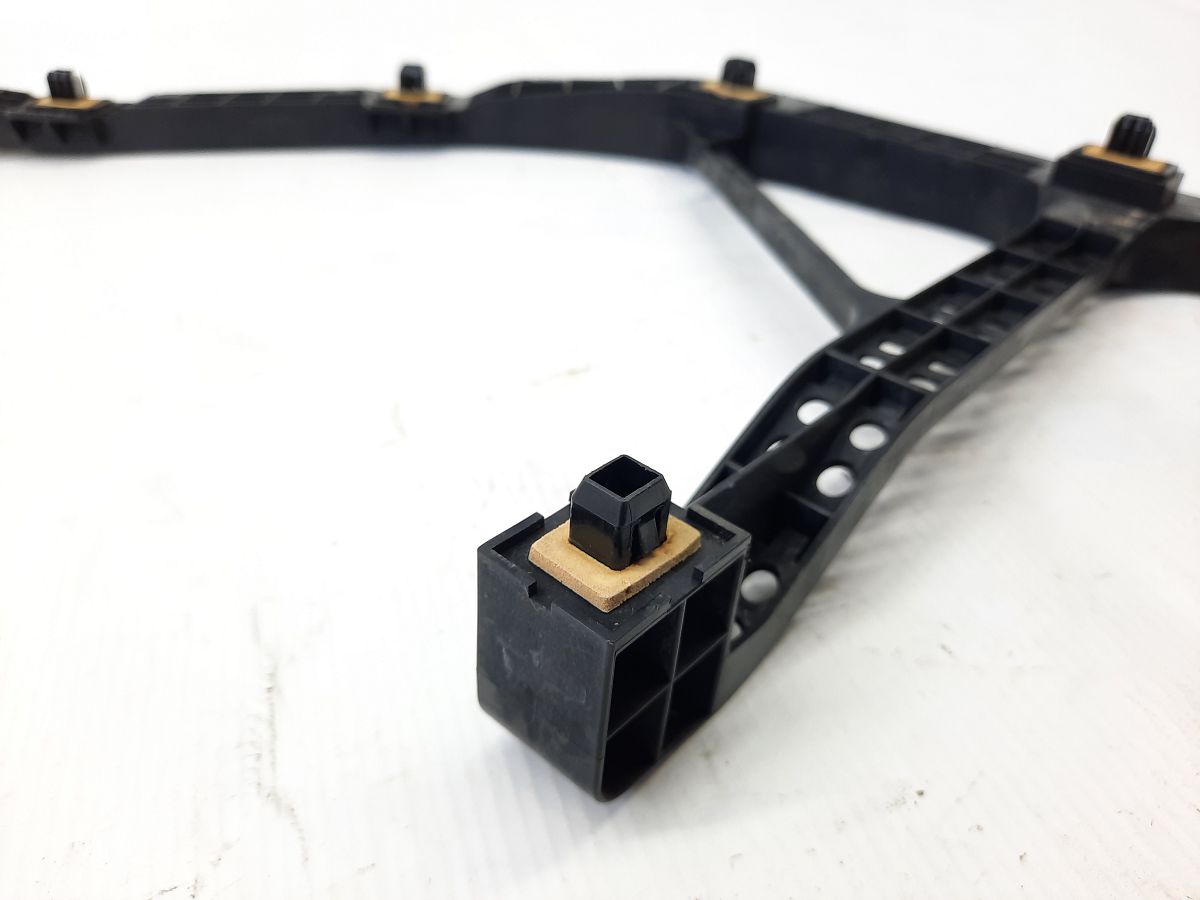 Insight Крепление бампера заднего правое Honda Insight 2010-2014 71593TM8A02 Honda Insight 5