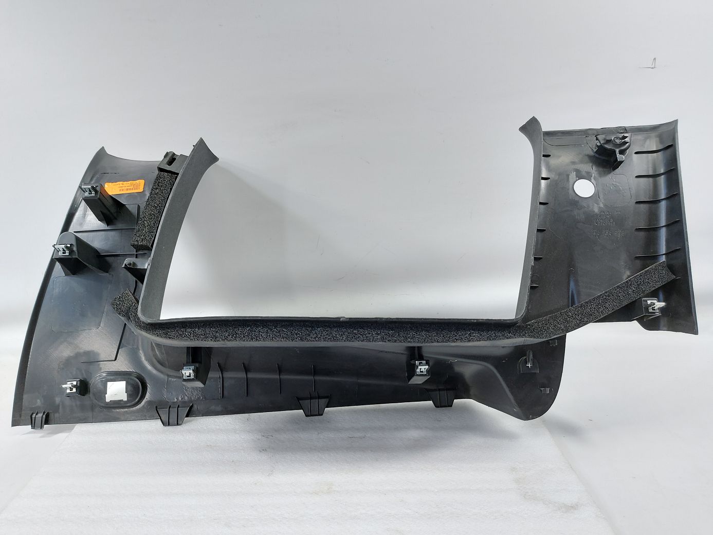 Hhr. Обшивка стійки задньої верхня права Chevrolet HHR 2006-2011 20955708 Chevrolet HHR