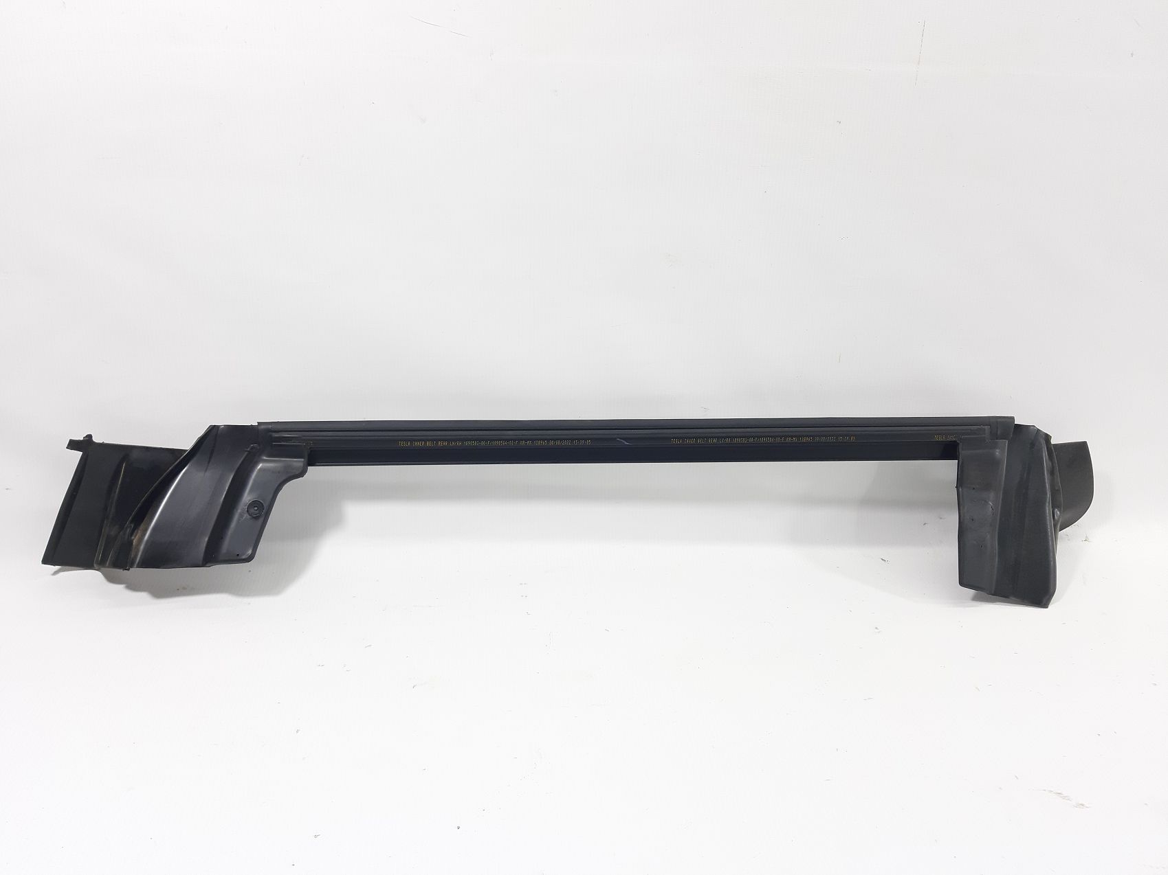 Model 3. Уплотнитель стекла двери задней правой Tesla Model 3 2020-2023 109050400F Tesla Model 3